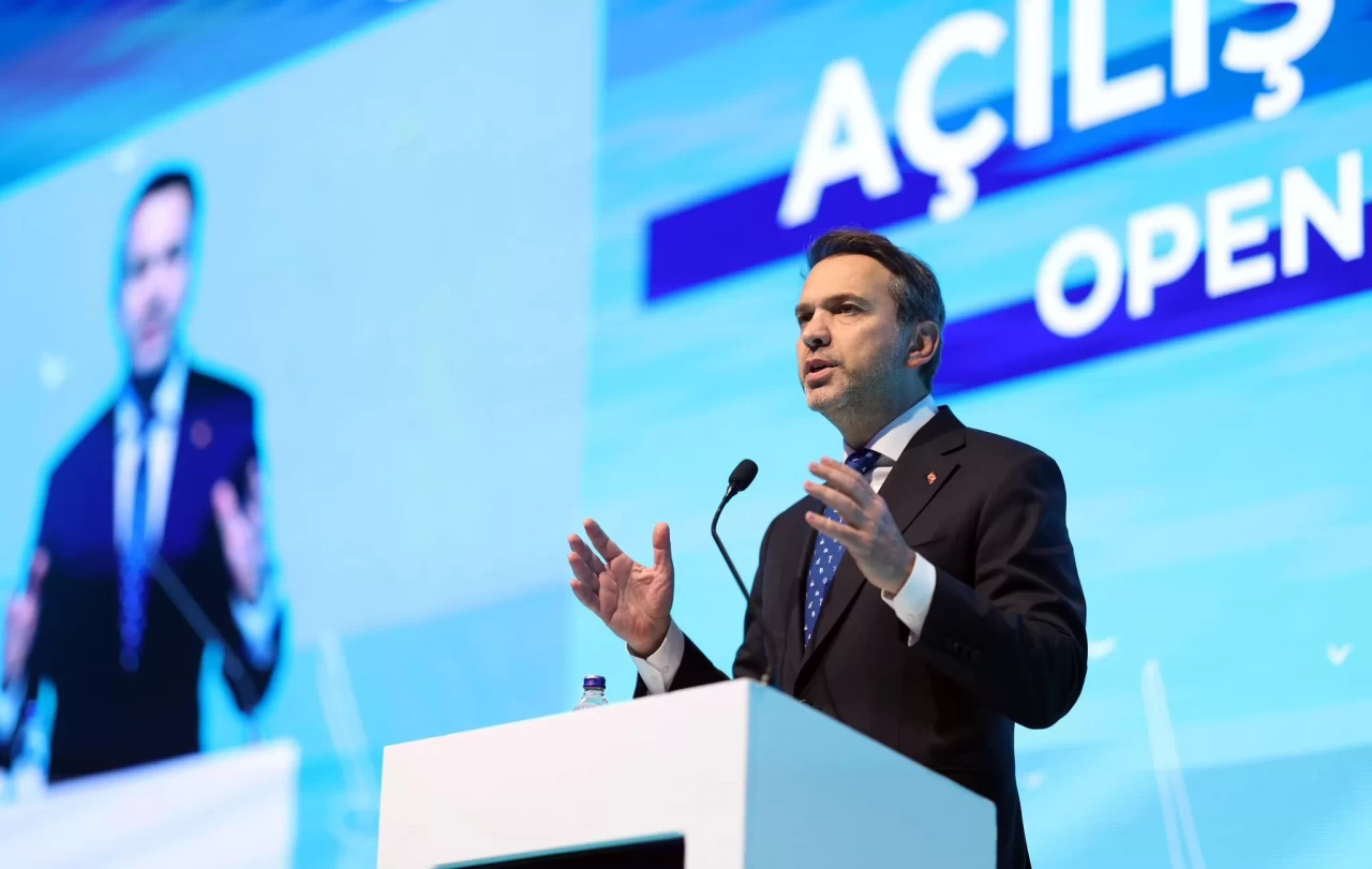 Bakan Bayraktar: “Enerjide yönümüz ortak, hedefimiz temiz gelecek”