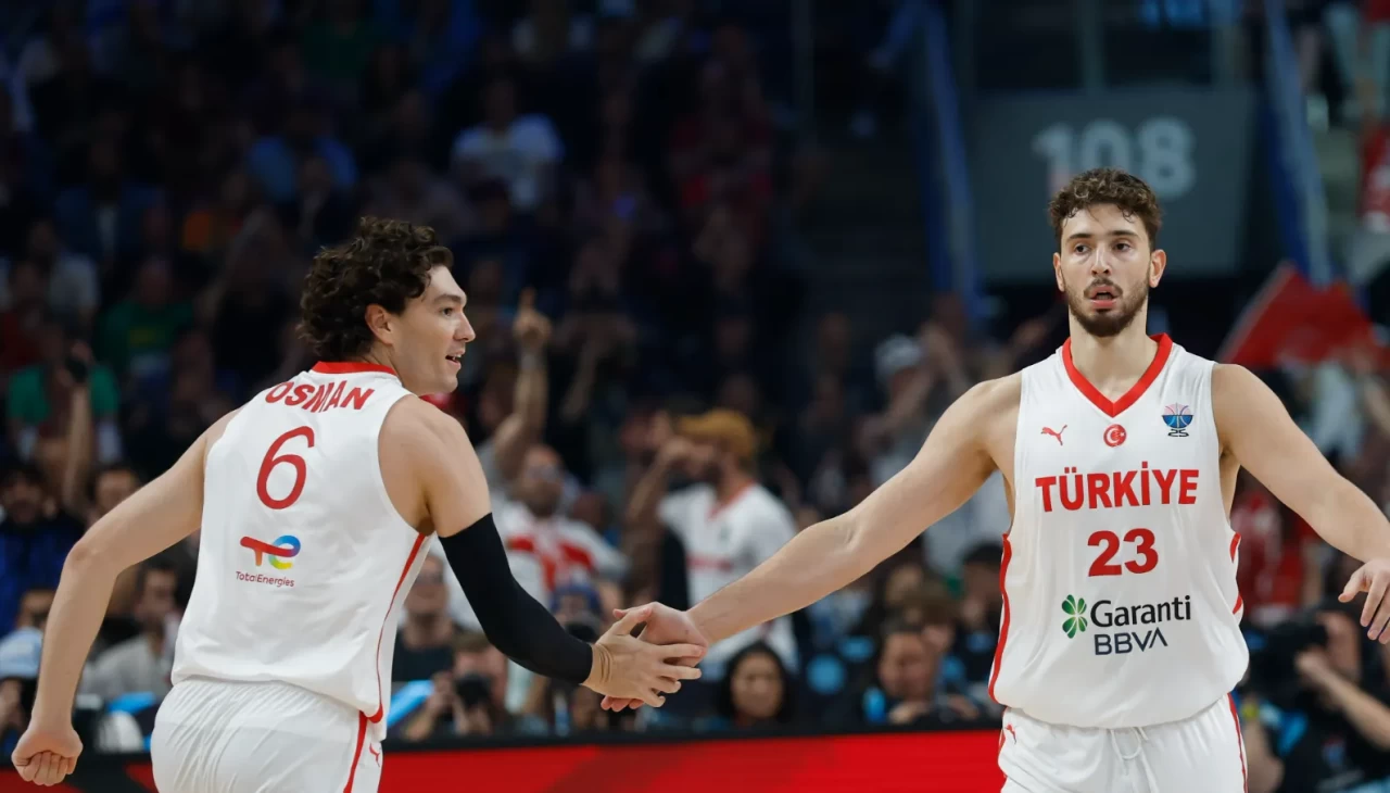 Emine Erdoğan, Avrupa ikincisi olan A Milli Erkek Basketbol Takımı'nı tebrik etti