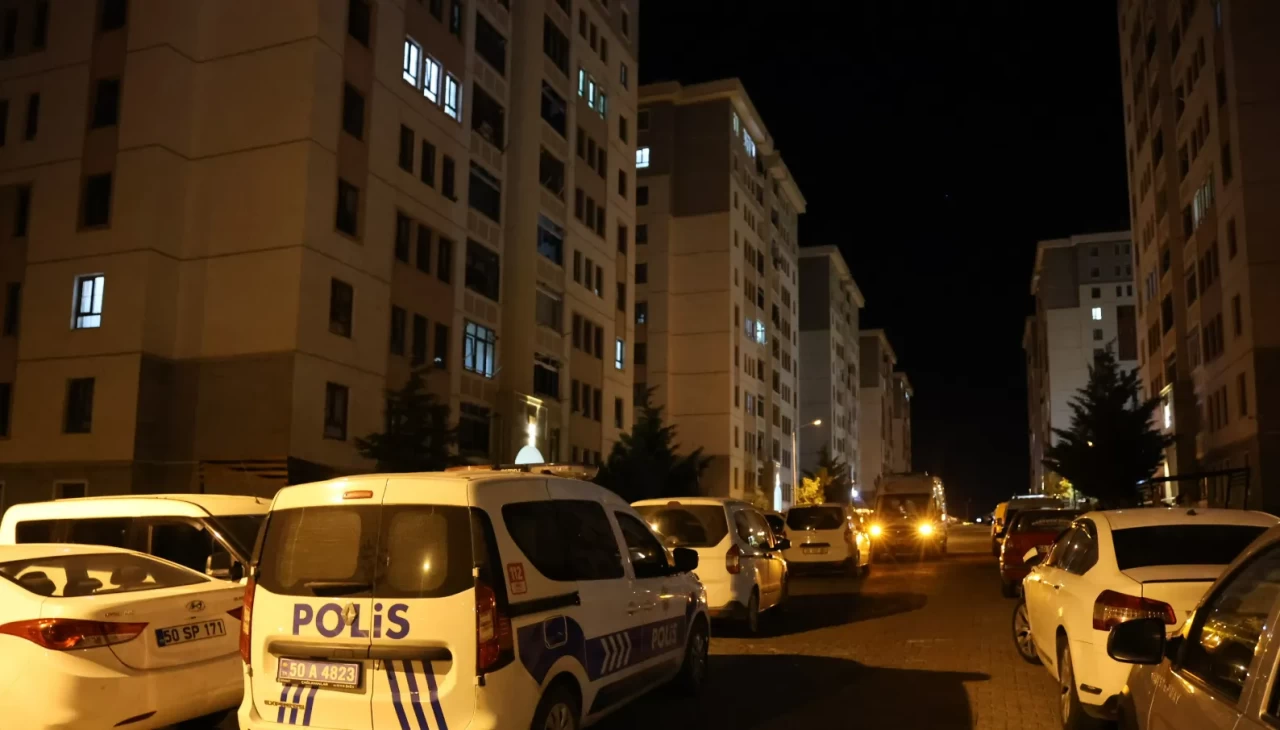 Üniversiteli genç evinde ölü bulundu