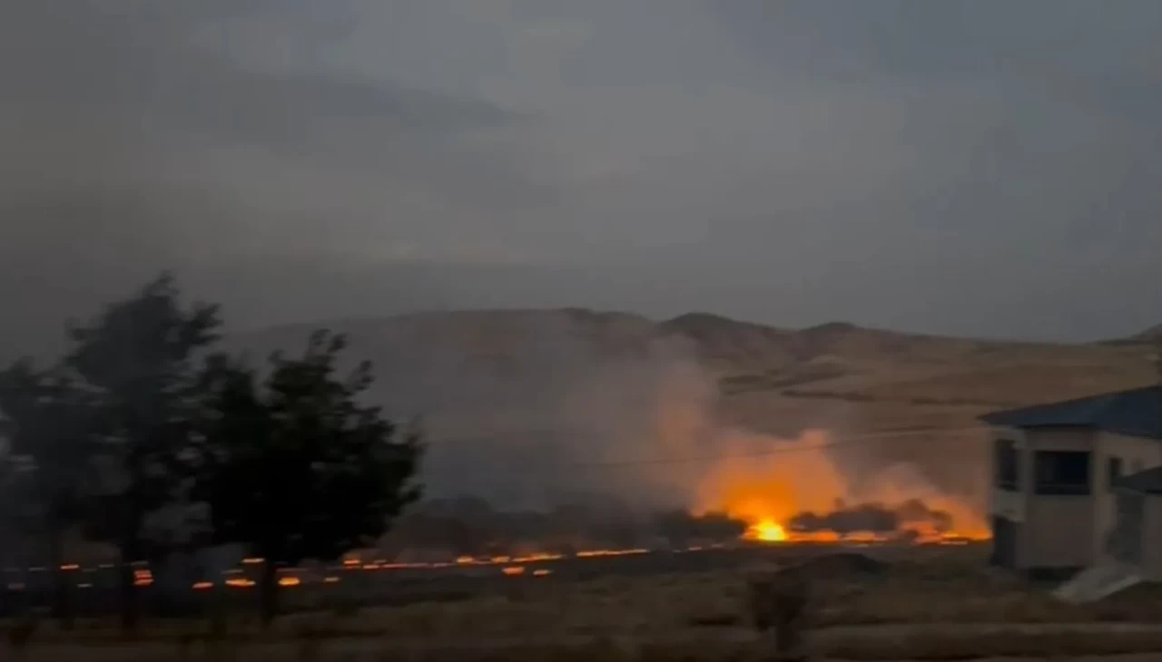Elazığ'da yangın! Alevler köyleri sardı