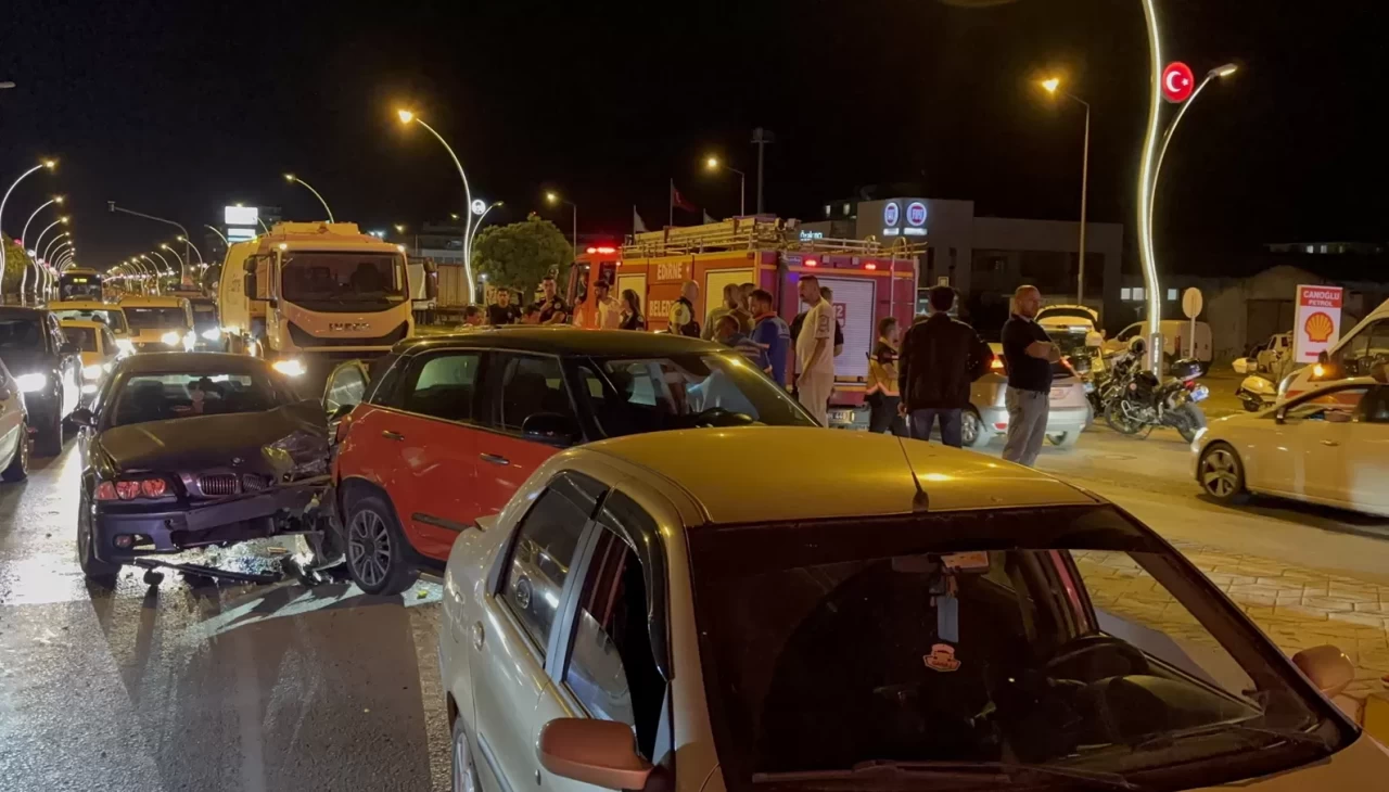 Edirne’de zincirleme kaza: 1 sürücü kaçtı, 1 sürücü alkollü çıktı, 1 kişi yaralandı