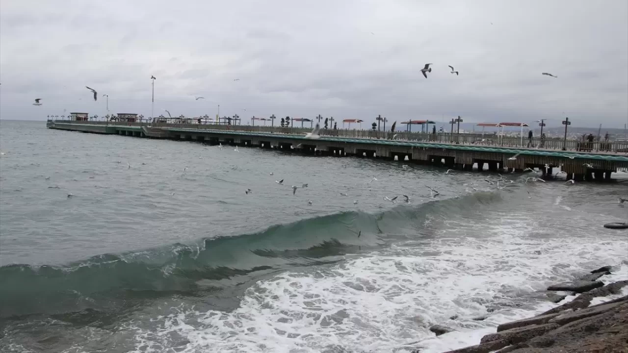 Şiddetli poyraz Tekirdağ'da deniz ulaşımını felç etti: Balıkçılar açılamadı