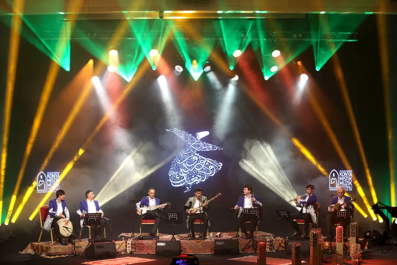 Konya Mistik Müzik Festivali'nde Tacikistan ritmi: Laiq Şah Holov ve Davlatmand Grubu sahne aldı