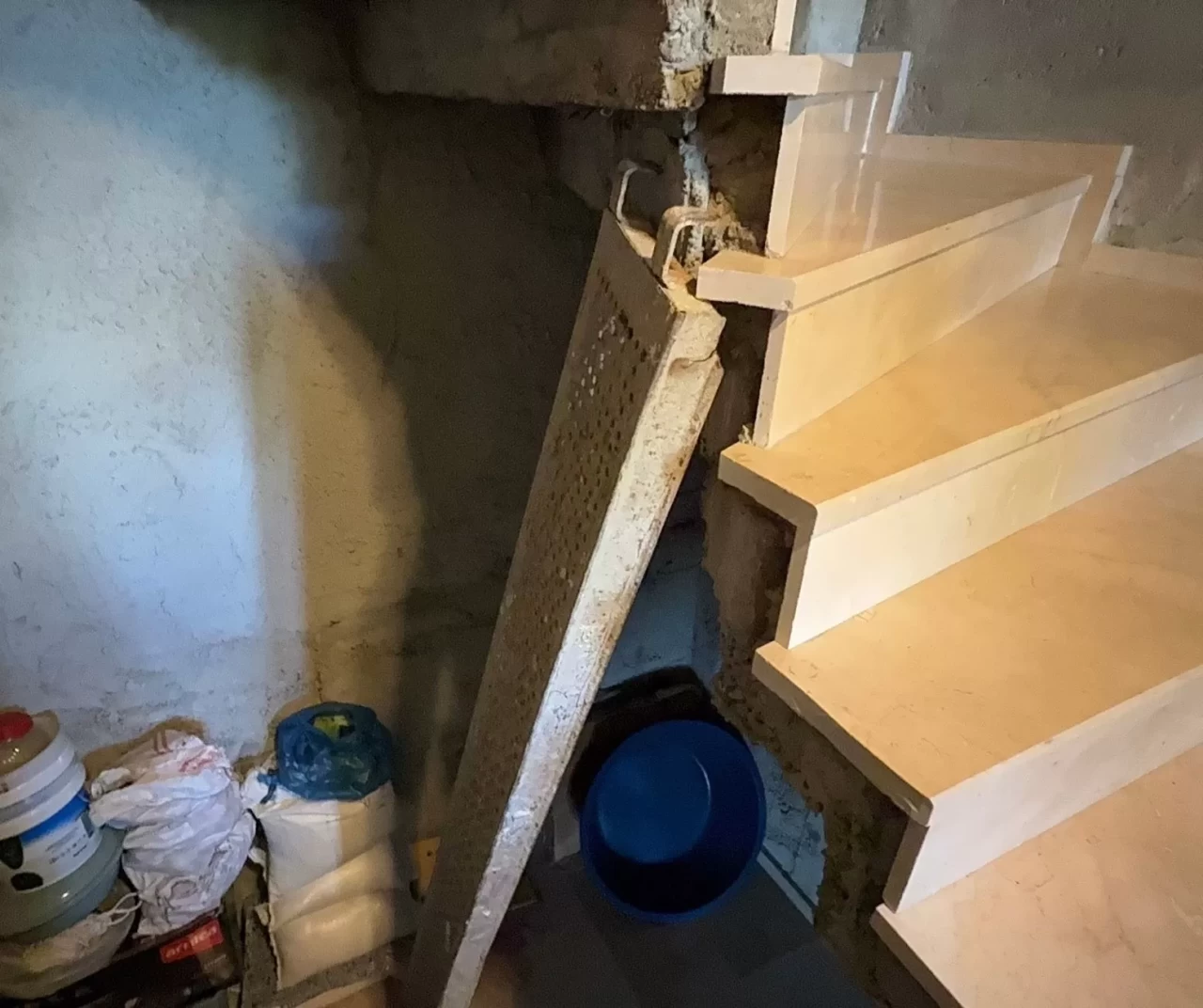 Arnavutköy’de hırsız eve demir düzenekle girdi, aile büyük şok yaşadı