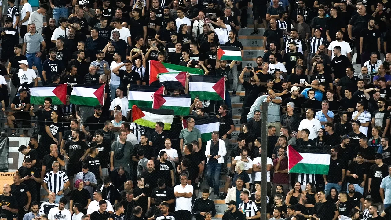 PAOK taraftarlarından Maccabi Tel Aviv maçı öncesi İsrail protestosu