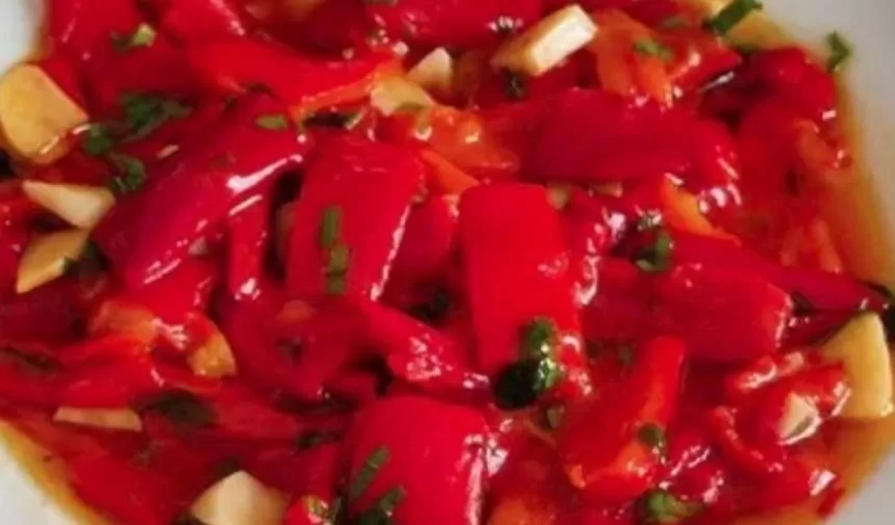 Közlenmiş kapya biber turşusunun tarifi ve püf noktaları!