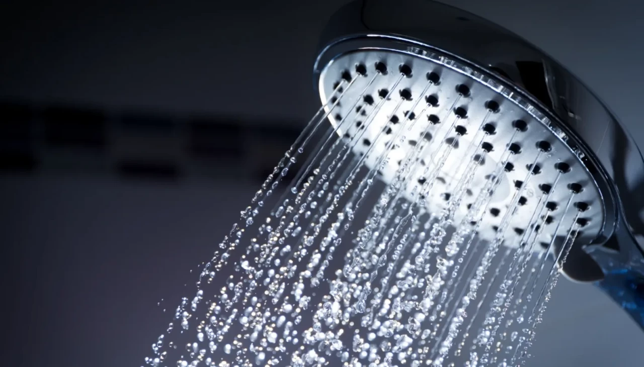 Duşunuzdan akan suya hayran kalacaksınız! Limon tuzu ekleyin ve bekleyin