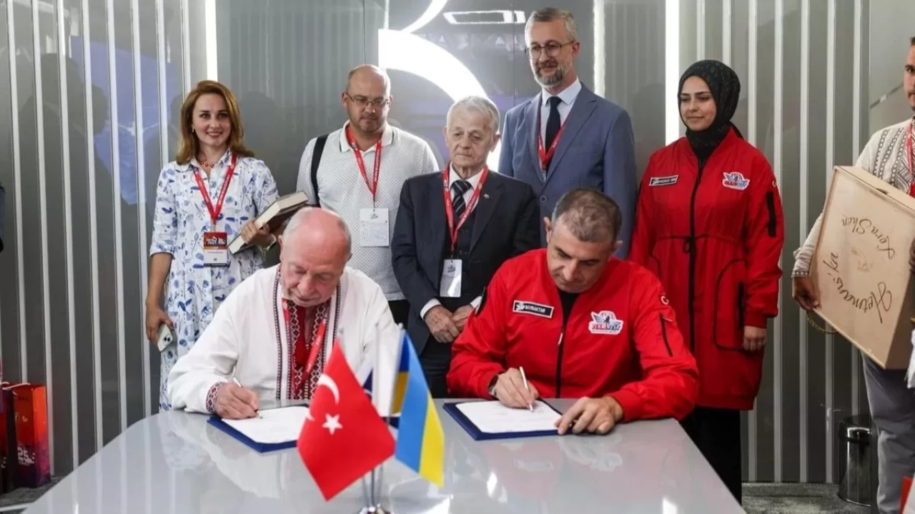 Türkiye ile Ukrayna el sıkıştı: Stratejik imzalar TEKNOFEST’te atıldı!
