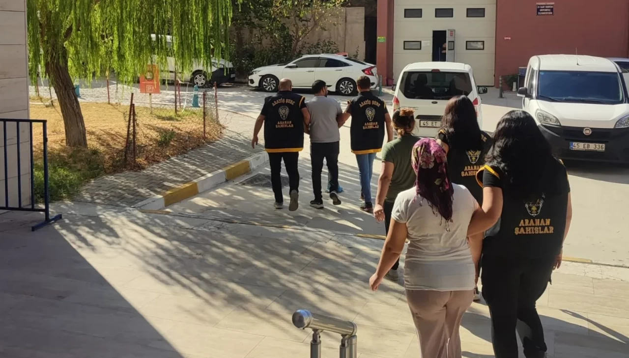 Manisa'da 3 firari şahıs aynı evde yakalandı