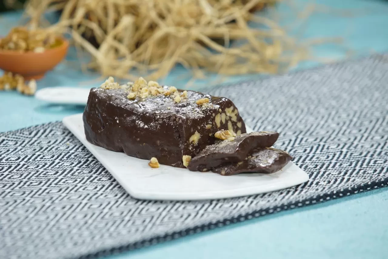 Bademli Yaz Helvası Tarifi: Hafif ve Fındıklı Yaz Tatlısı