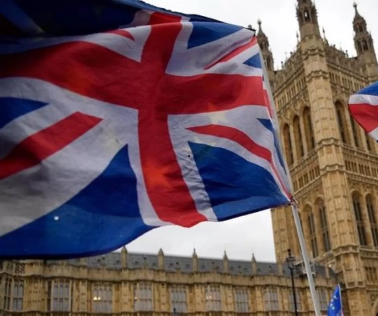 İngiltere Merkez Bankası faizi sabit tuttu