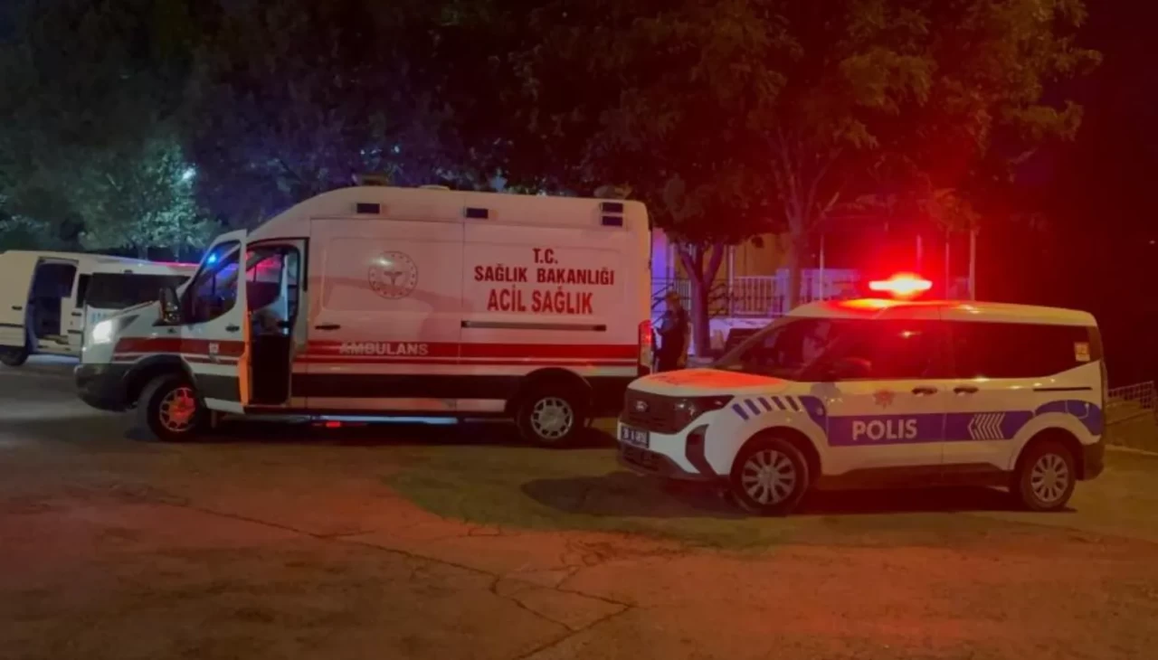 Cami bahçesinde bıçaklı kavga: 1 yaralı