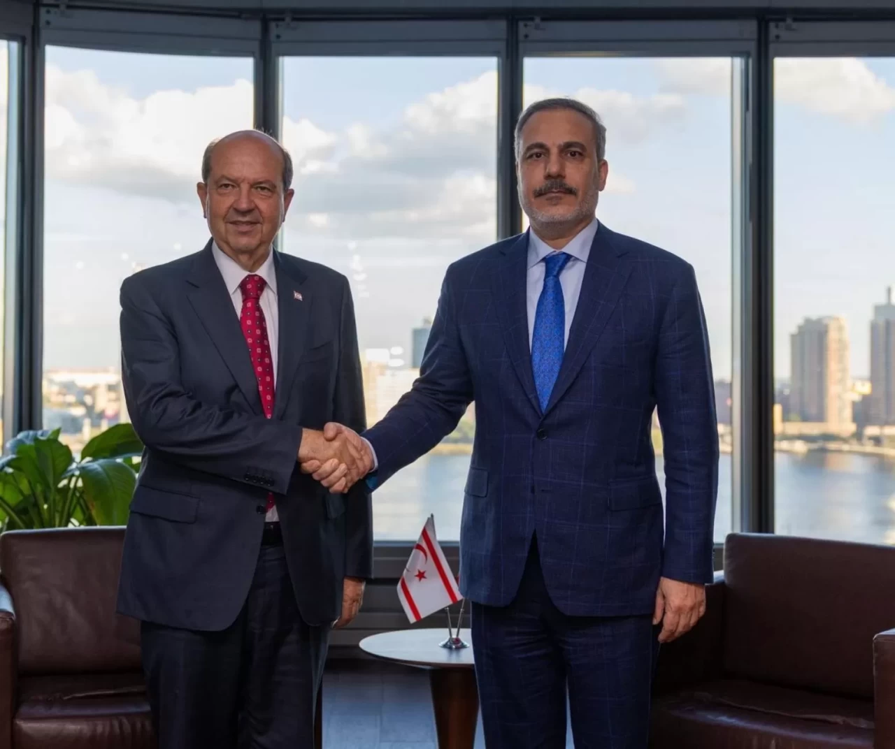 Bakan Fidan, New York’ta KKTC Cumhurbaşkanı Tatar ile görüştü