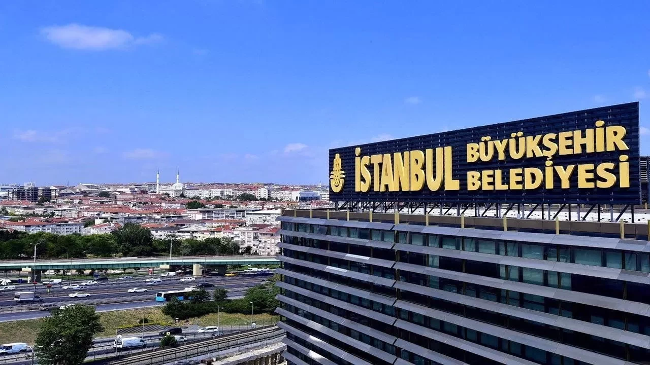 İBB soruşturması: 2 kişi hakkında kırmızı bülten çıkarıldı