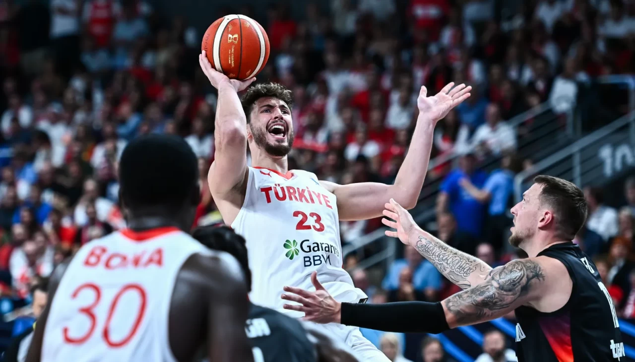 MHP, EuroBasket 2025’te gümüş madalya alan A Milli Erkek Basketbol Takımı'nı kutladı