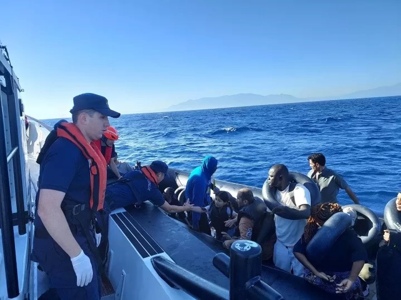 Ege sularında göçmen hareketliliği: 137 göçmen karaya çıkartıldı