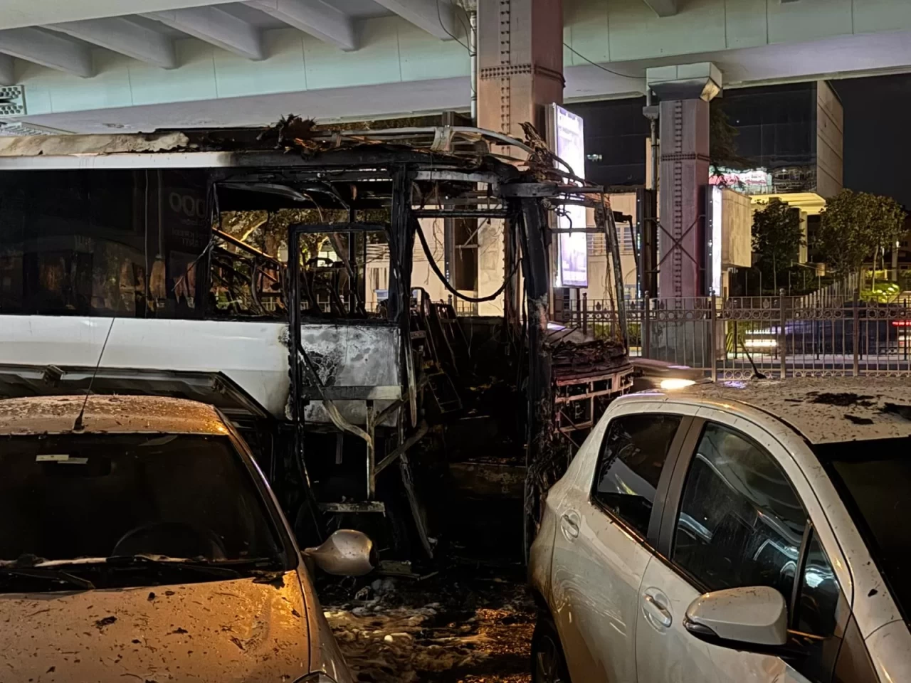 Şişli'de yangın paniği: Tur otobüsü alevler içinde kaldı