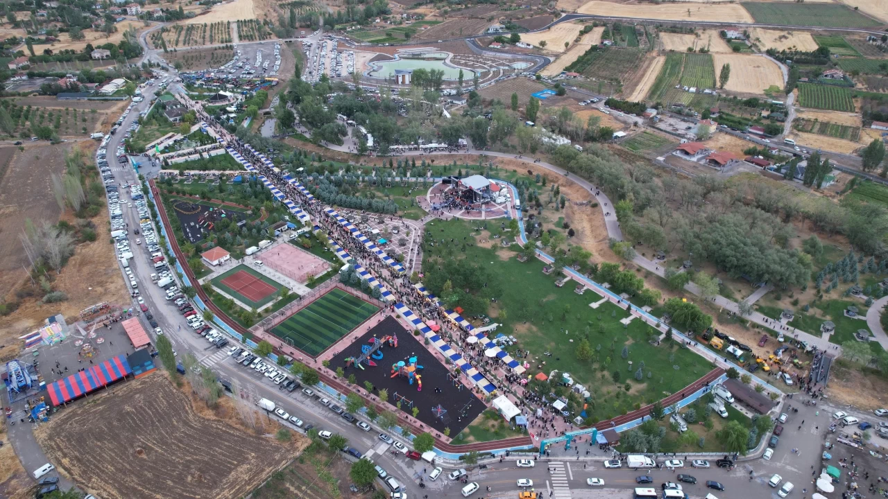 "17. Uluslararası Çubuk Turşu ve Kültür Festivali"nin son gününde yoğunluk yaşandı