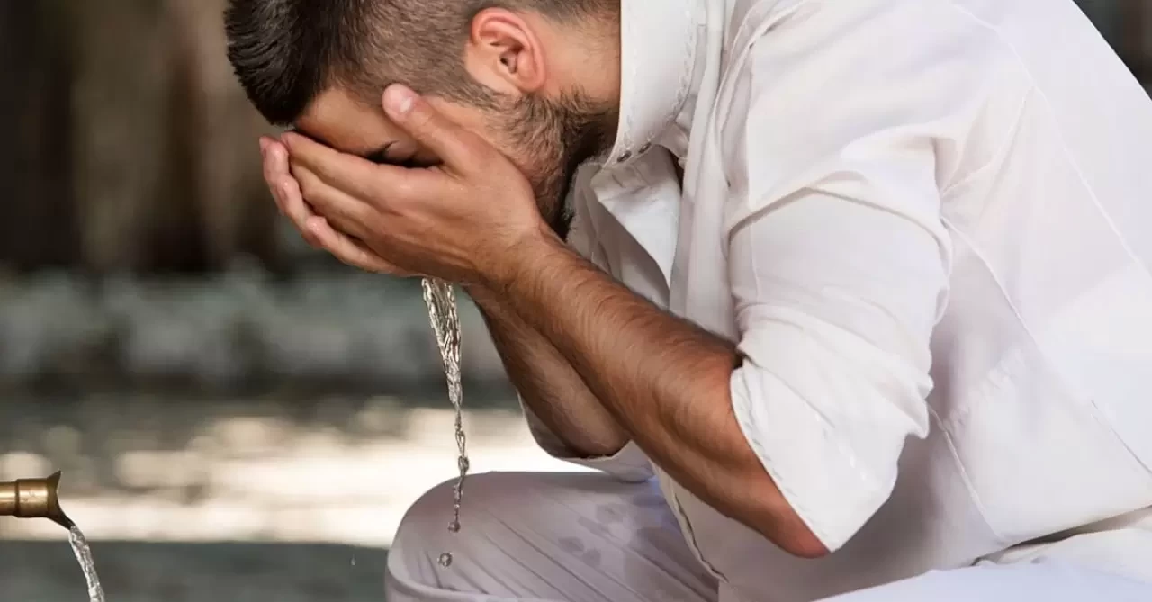 Abdestli olup olmadığını unutan veya şüphe eden kişi ne yapmalı?