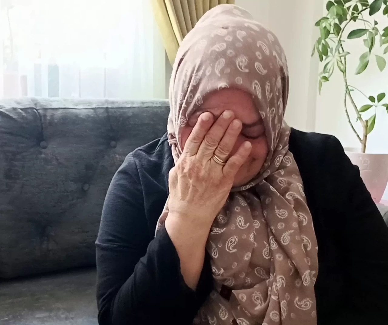 Bakımevinde rezalet! Engelli bireyleri tekme tokat dövdüler