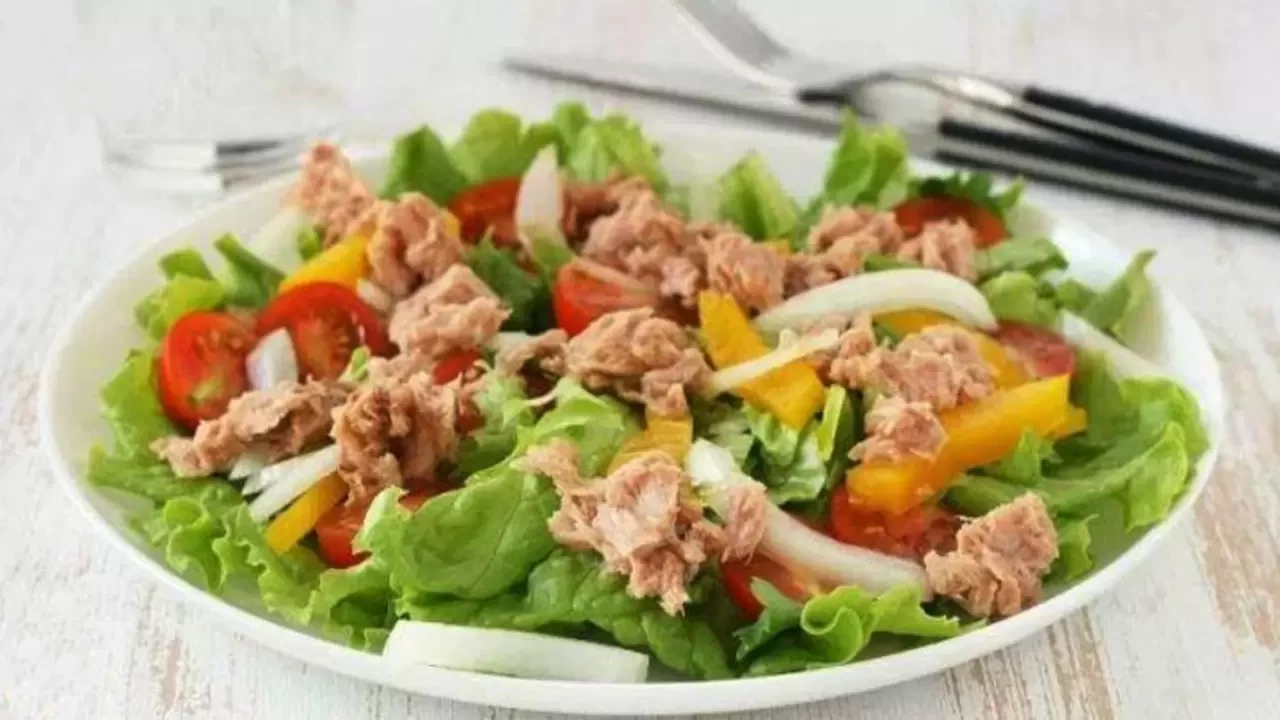 Ton Balıklı Salata Tarifi: Hafif ve Protein Dolu