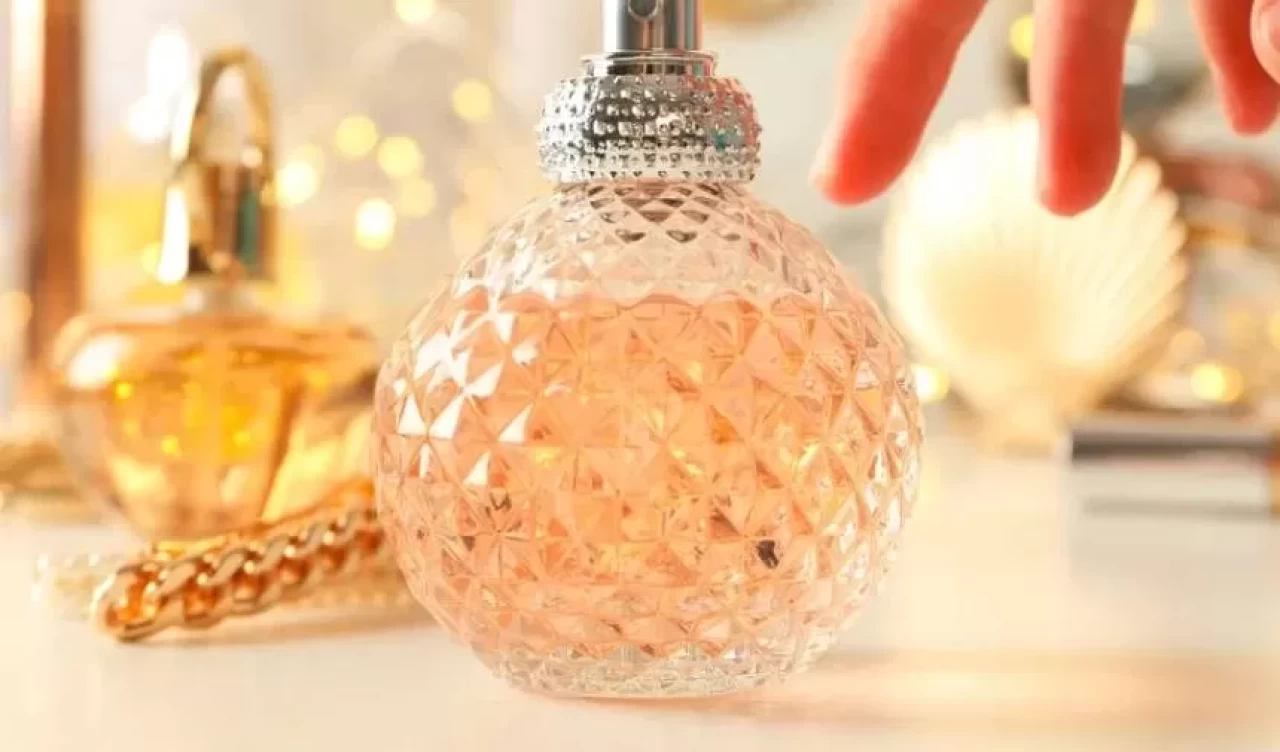 Kadınların tercih ettiği en popüler parfümler! Hangi koku sizi ifade ediyor?