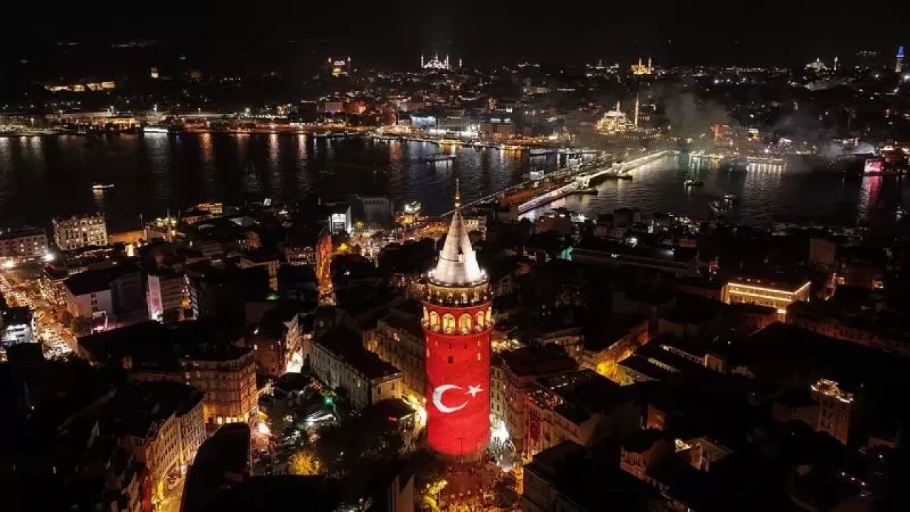 Galata Kulesi'nde "12 Dev Adam" final heyecanı yaşanacak
