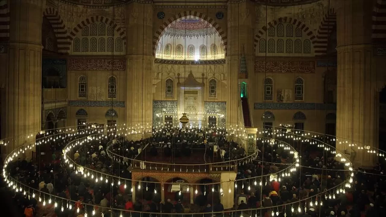 Mevlid Kandili Mesajları 2025: Dualı, Ayetli, Anlamlı ve En Güzel Kandil Sözleri