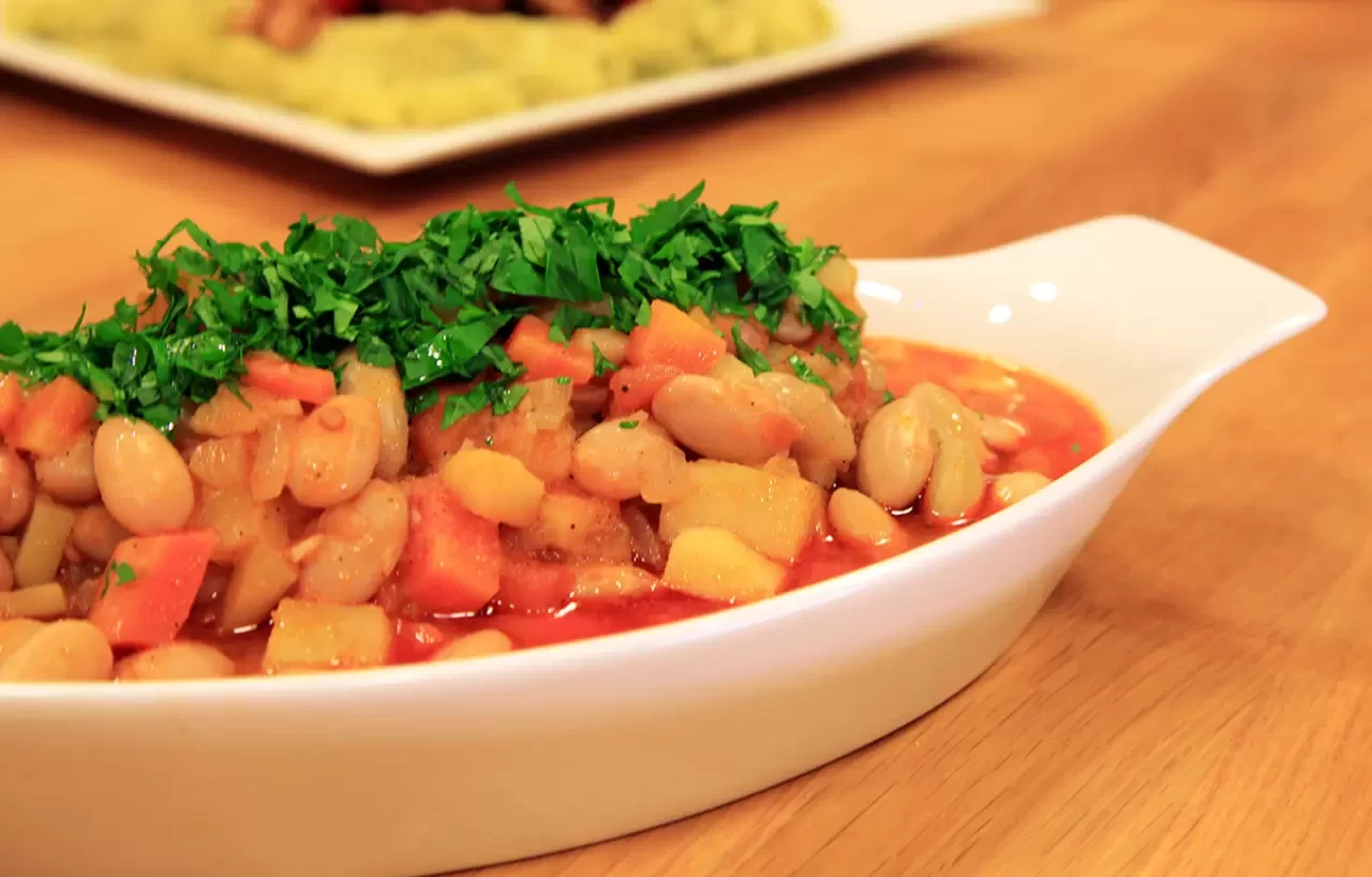 Barbunya Salatası Tarifi – Sağlıklı ve Pratik Yaz Lezzeti