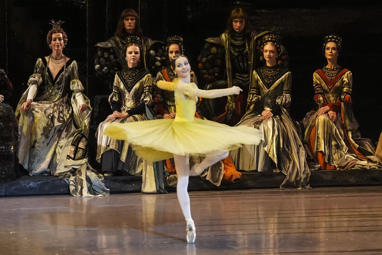 Bolşoy Bale ve Orkestrası "Kuğu Gölü" eseriyle İstanbul'da izleyicilerle buluştu