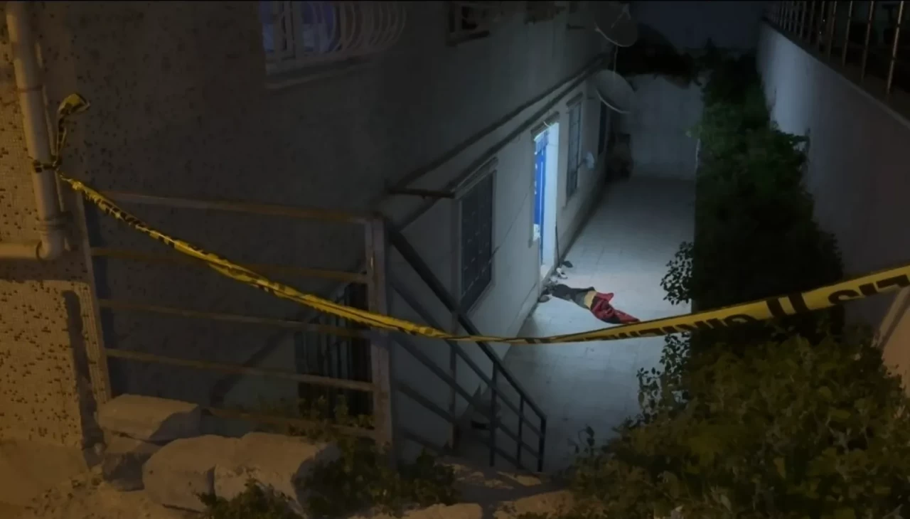 Avcılar'da madde etkisinde polise saldıran kadın, bacağından vuruldu