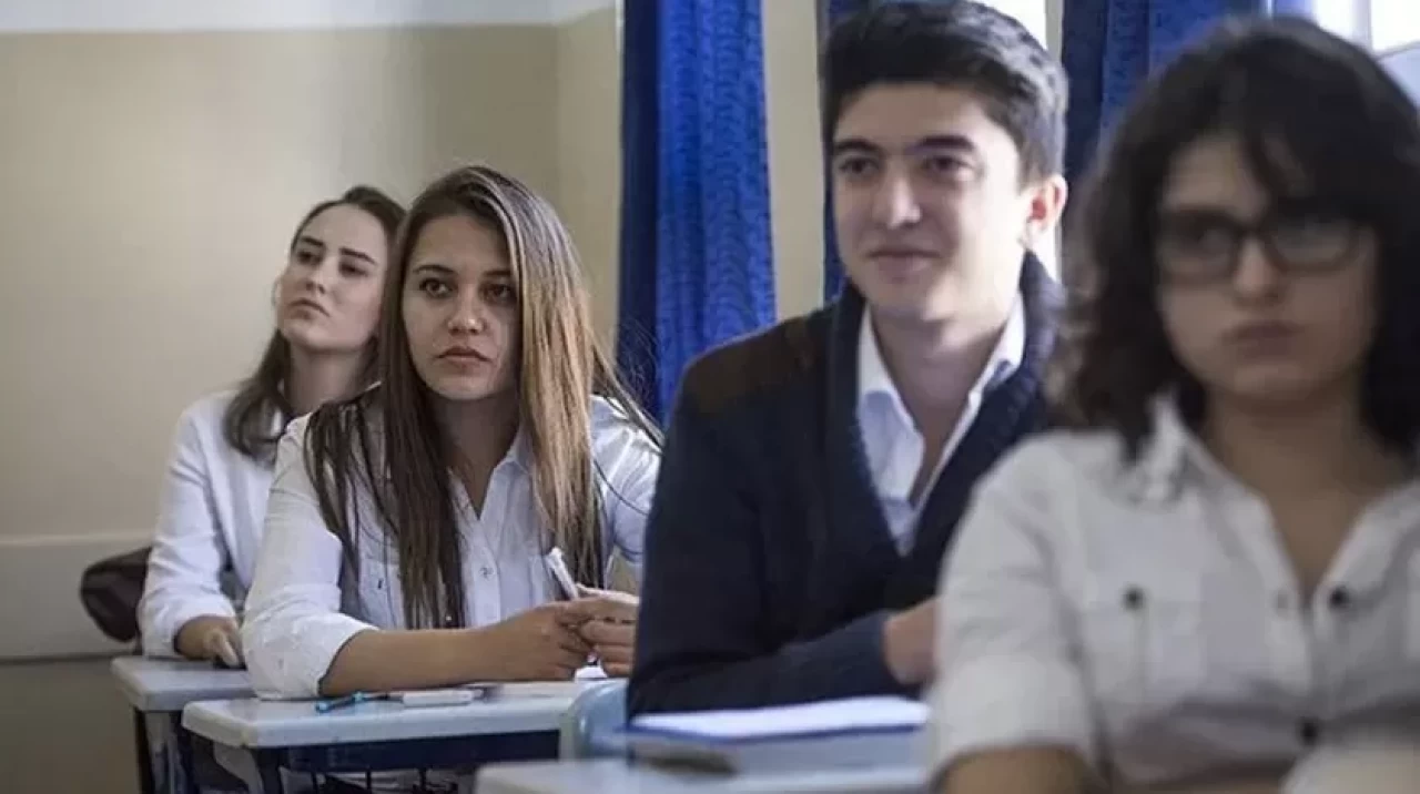 Orta okul ve liselerde yeni dönem başlıyor: Bu yıldan itibaren tüm öğrencilere uygulanacak