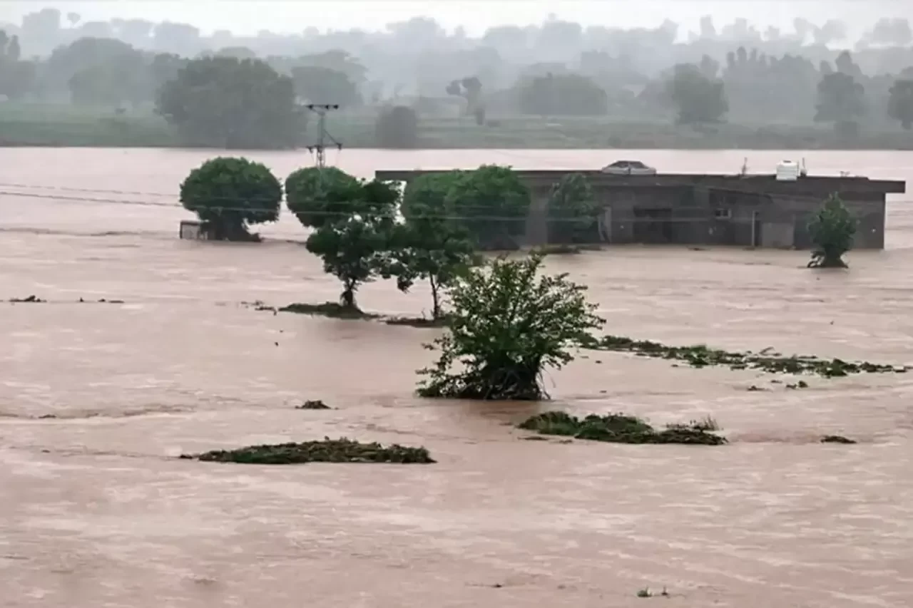 Pakistan'da muson yağışları can aldı: Ölü sayısı 881'e yükseldi