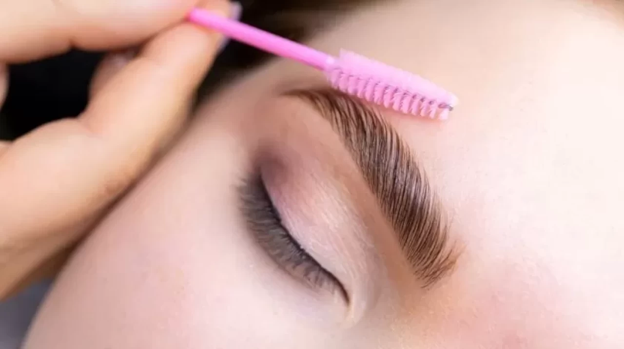 Evde kaş açmanın en pratik yöntemleri! Bu hatalara dikkat edin