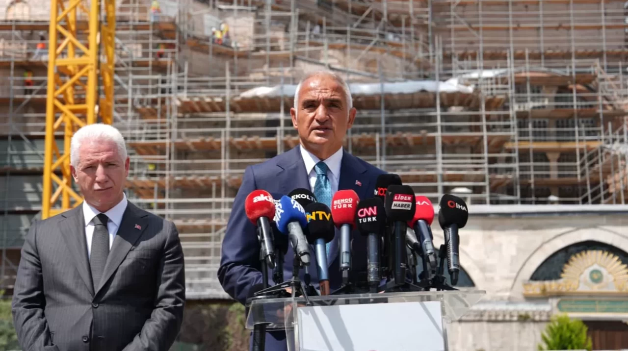 Bakan Ersoy açıkladı: Ayasofya 5 yılda yaklaşık 40 milyon ziyaretçiyi ağırladı