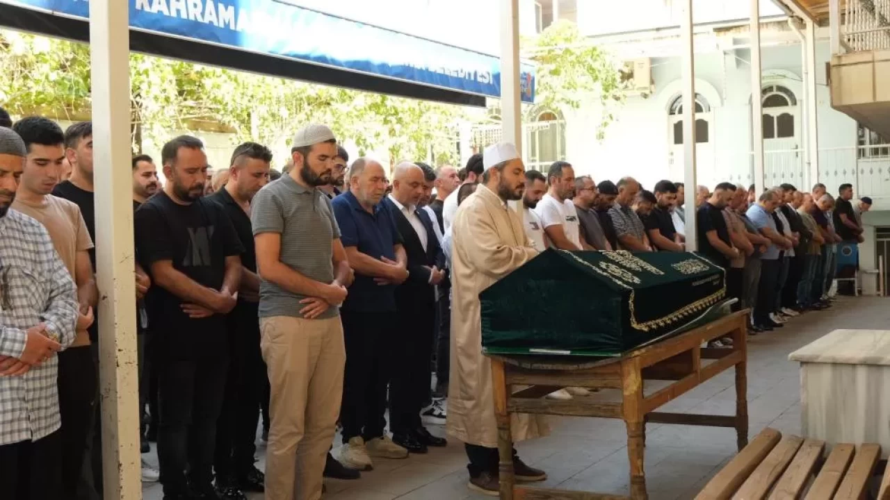 Bıçaklı saldırıda hayatını kaybetmişti! Son yolculuğuna uğurlandı