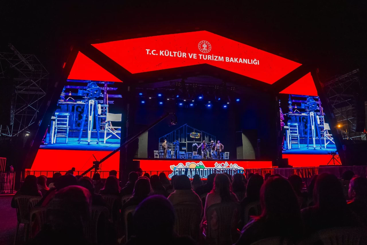 Bitlis'te 'Bir Anadolu Şenliği' konser ve tiyatrolarla devam ediyor