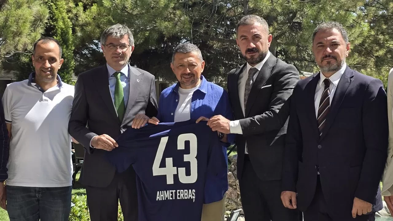 Milliyetçi Hareket Partisi Kütahya Milletvekili Ahmet Erbaş’tan Kütahyaspor’a 1 milyon TL destek