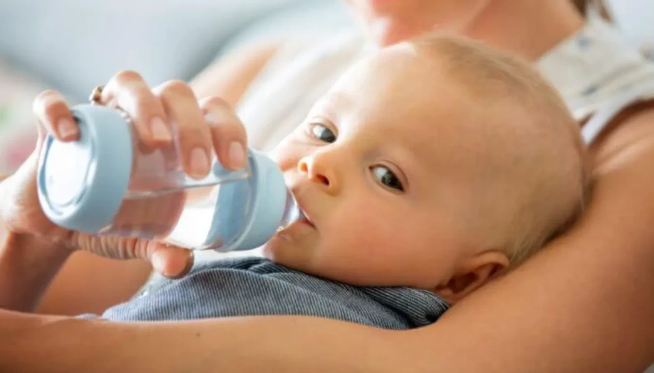 Anne adayları dikkat! 6. aydan önce bebeklere su verilir mi?