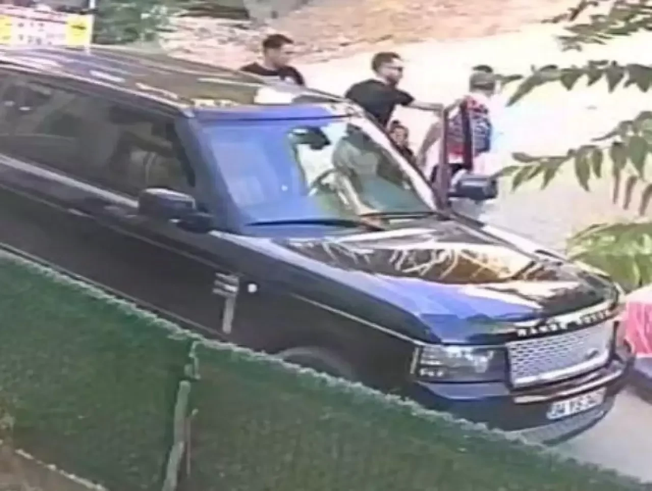 Çocuklarının gözü önünde babaya tokat atmıştı! Bakan Tunç duyurdu: "Tutuklandı"