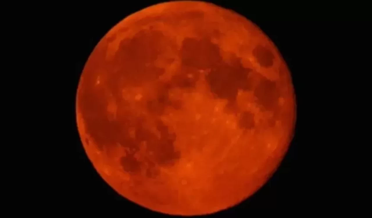 Kanlı Ay tutulması saat kaçta? Ne zaman bitecek?