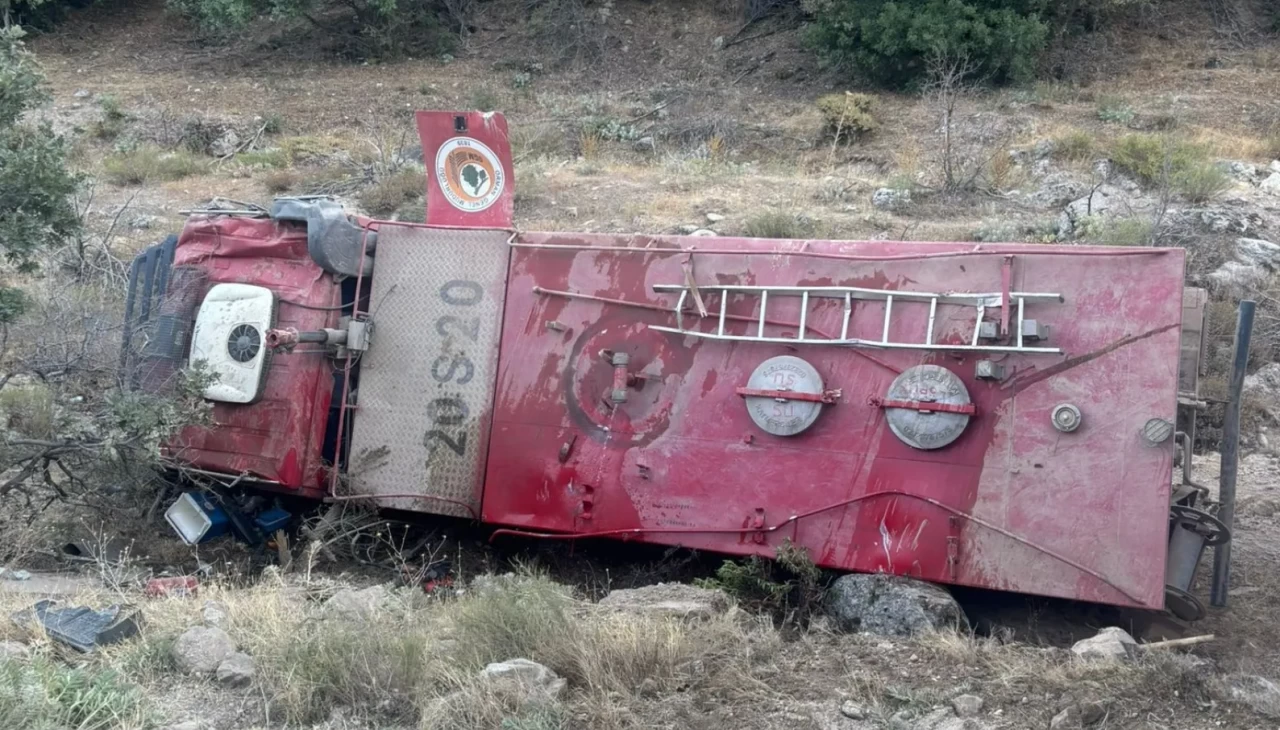 Yangın bölgesinden dönen arazöz şarampole yuvarlandı