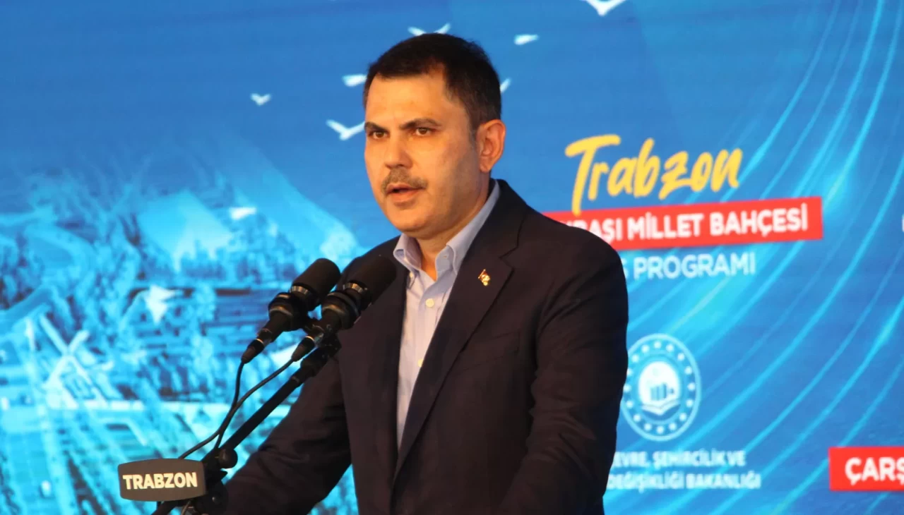 Bakan Murat Kurum: "Onlar kendi iç çekişmelerine devam etsinler, biz milletimizin duasını almaya devam edeceğiz"