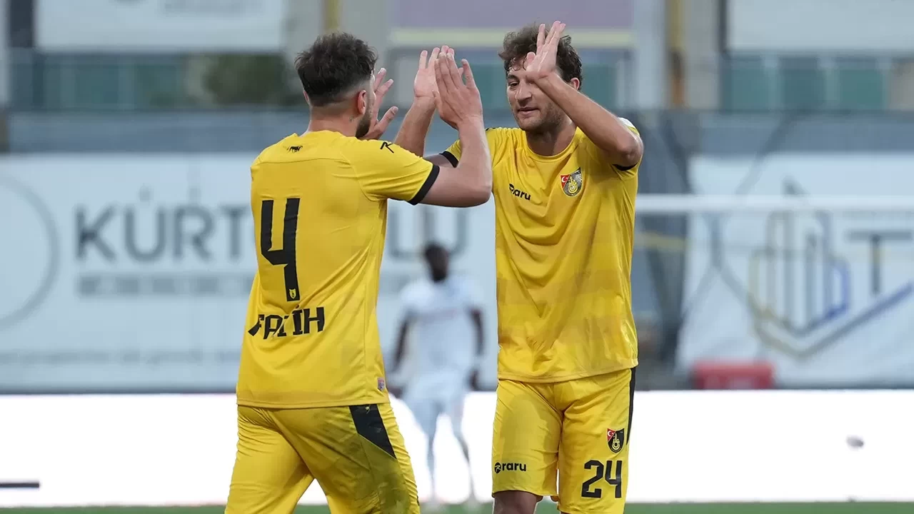 İstanbulspor evinde Çorum FK’yi farklı geçti