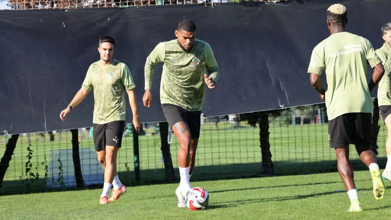 Alanyaspor, Başakşehir deplasmanı öncesi hazırlıklarını tamamladı