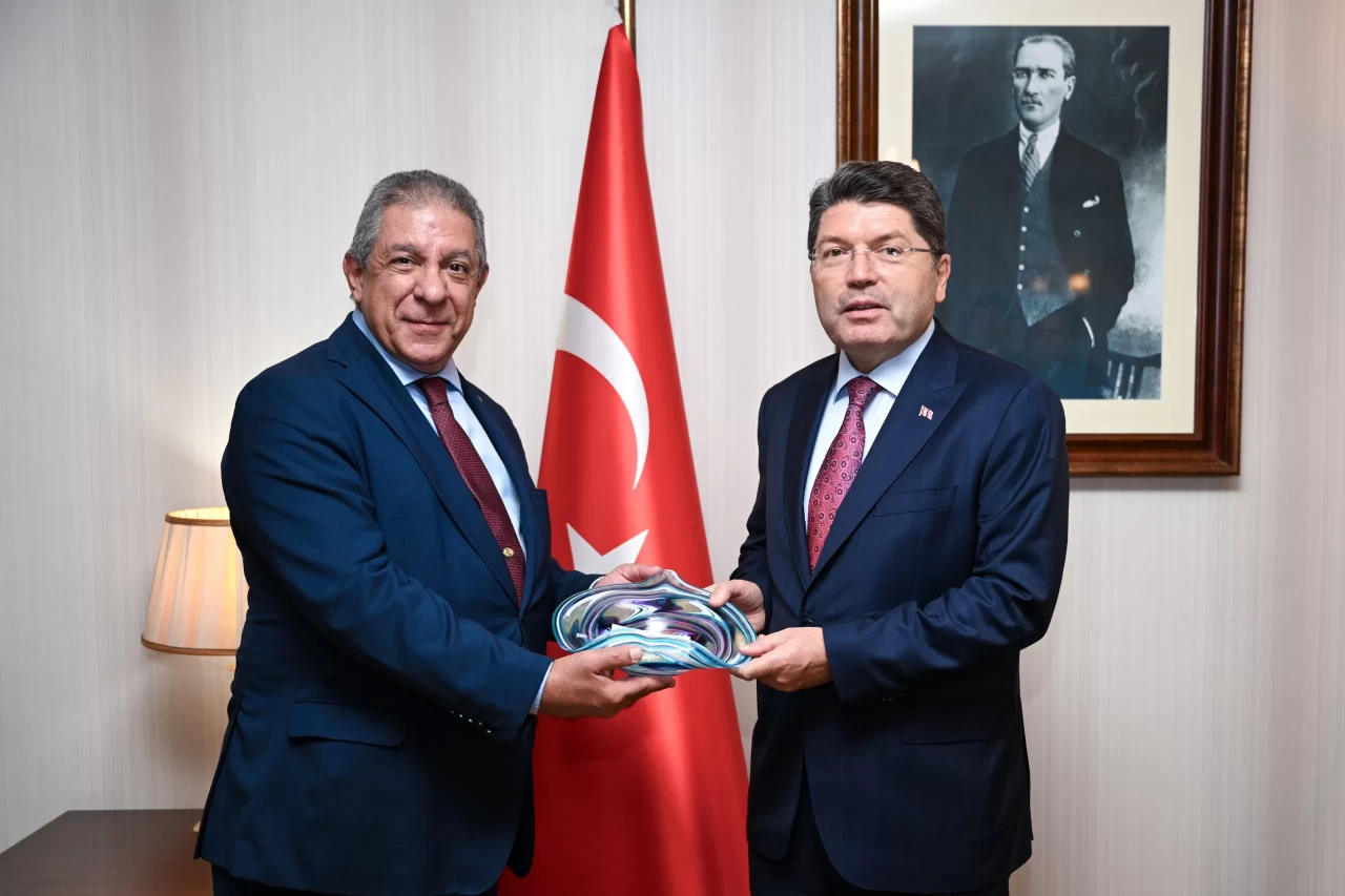 Adalet Bakanı Tunç, Malta'da Türk Büyükelçiliğini ve şehitliği ziyaret etti