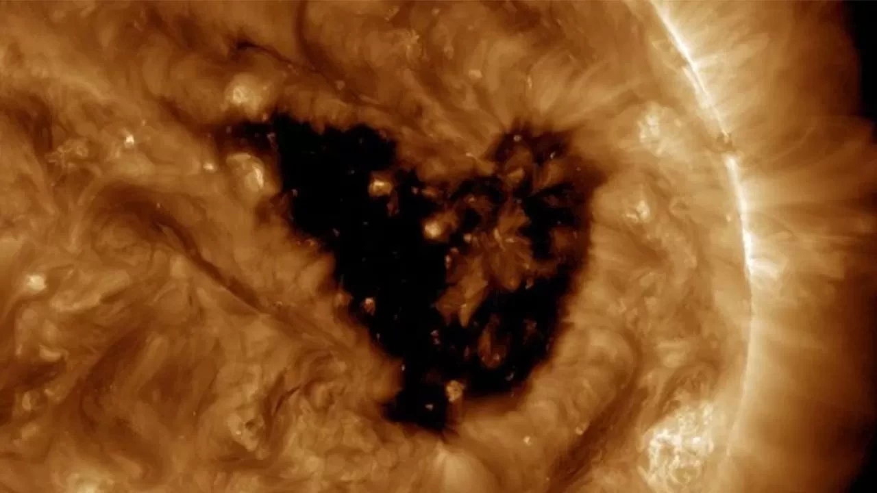 Güneşten Dünya’ya dev kalp