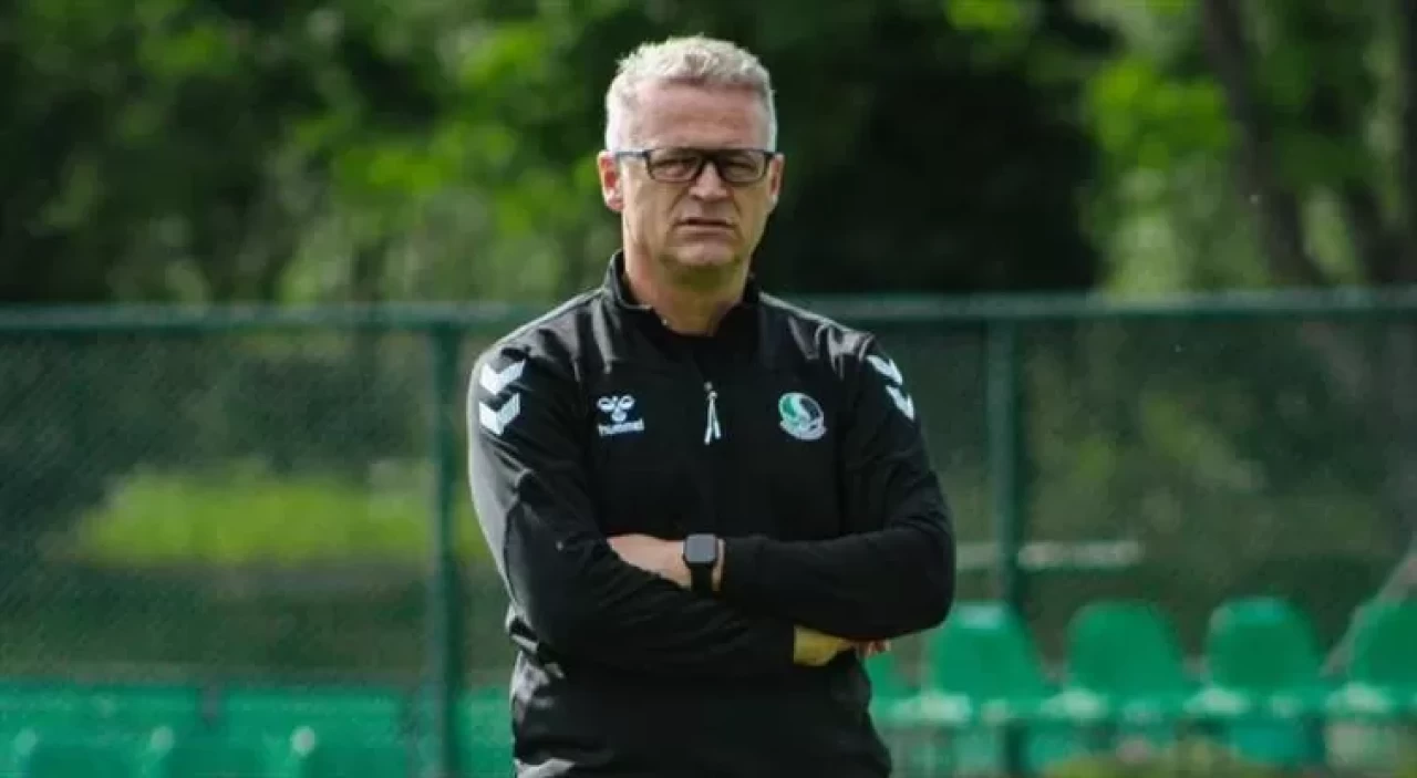 Sakaryaspor 3 sezonda 9 teknik direktör değiştirdi