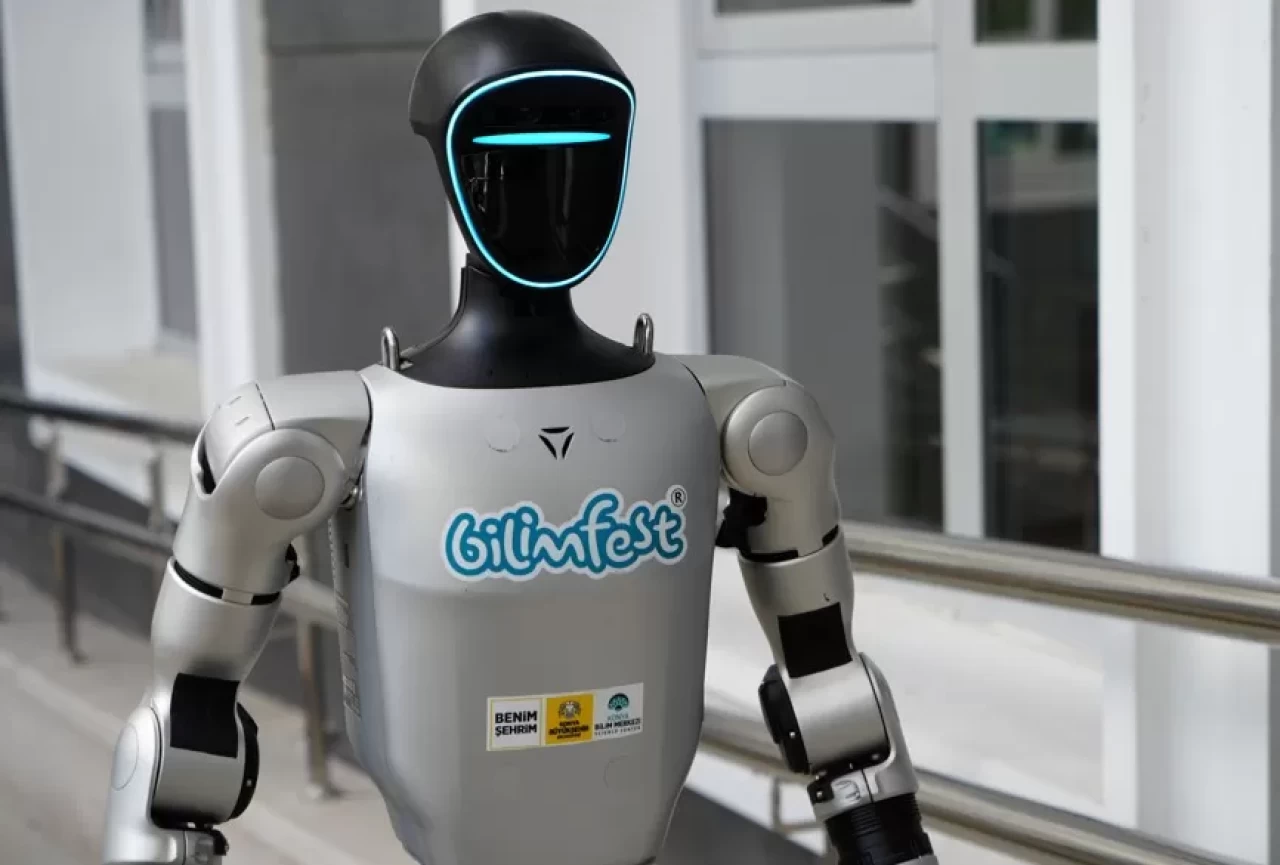 Türkiye'de bir ilk: İnsansı robot nüfusa kaydettirildi