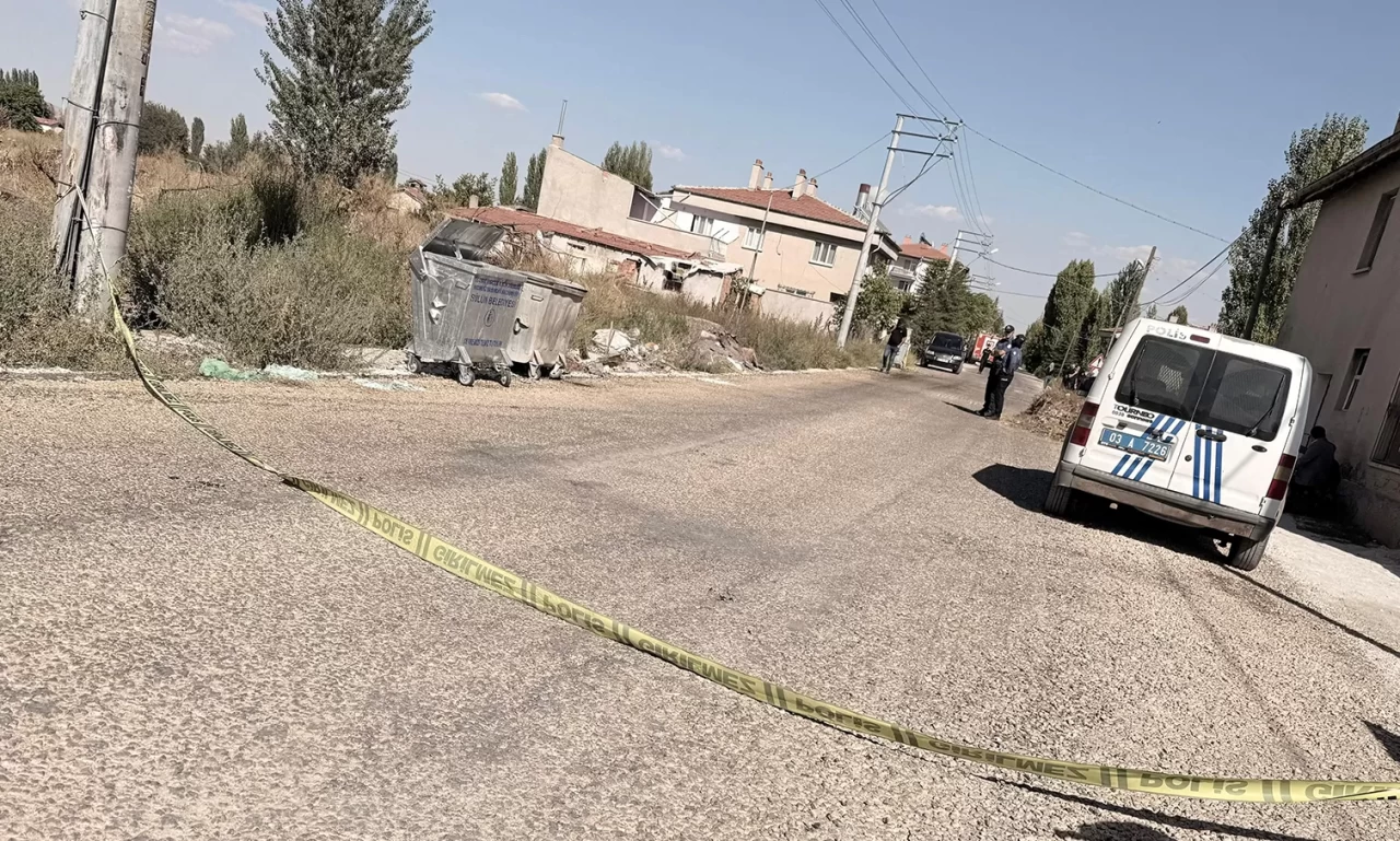 Yaktığı otların içerisine düşerek can verdi